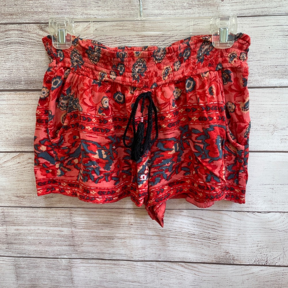 BAND OF GYPSIES BOHO SHORTS IN RED PRINT